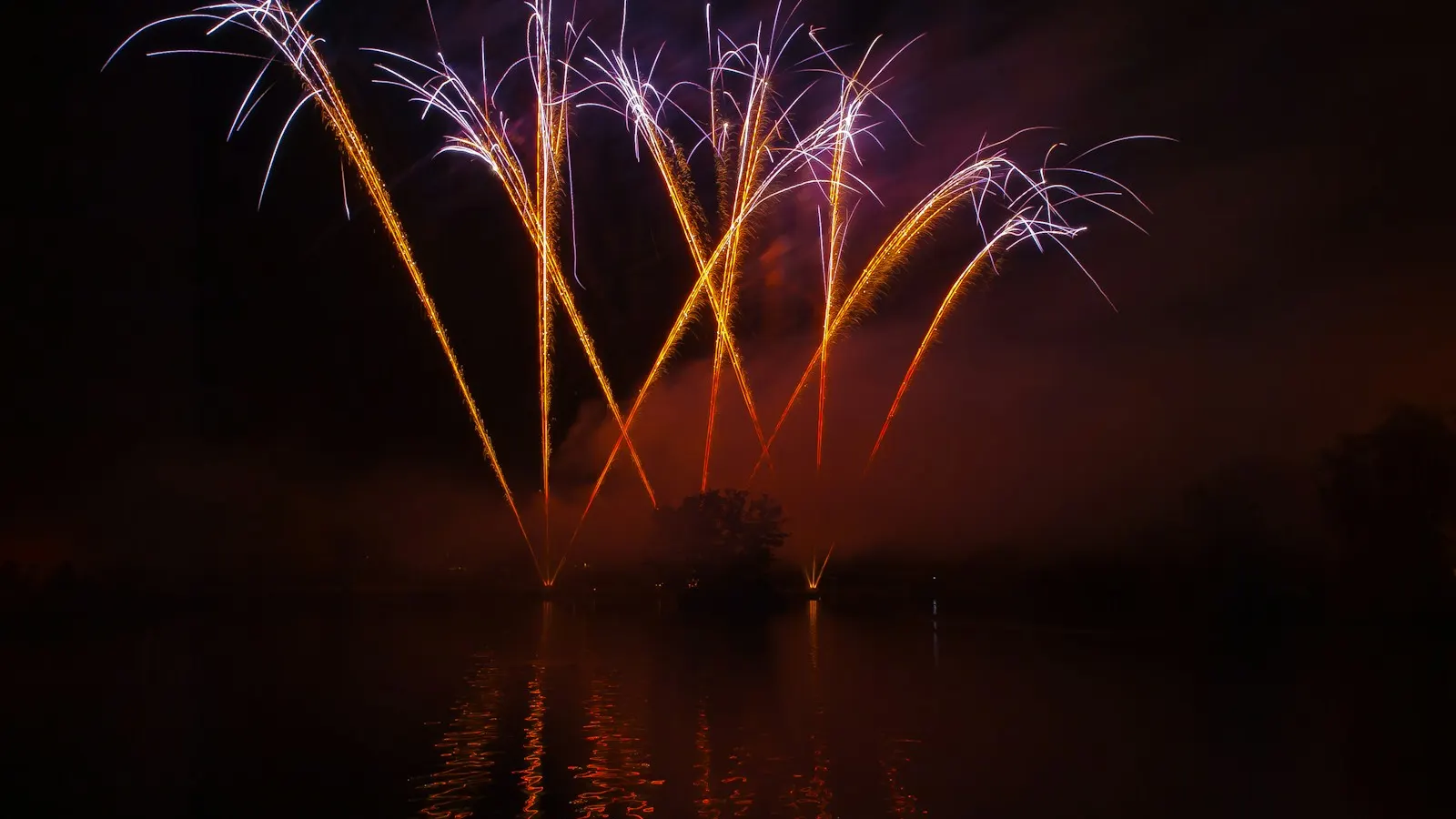 The Lake Wedowee Year: An Events Calendar from Frog Level to the New Year's Eve Fish Drop